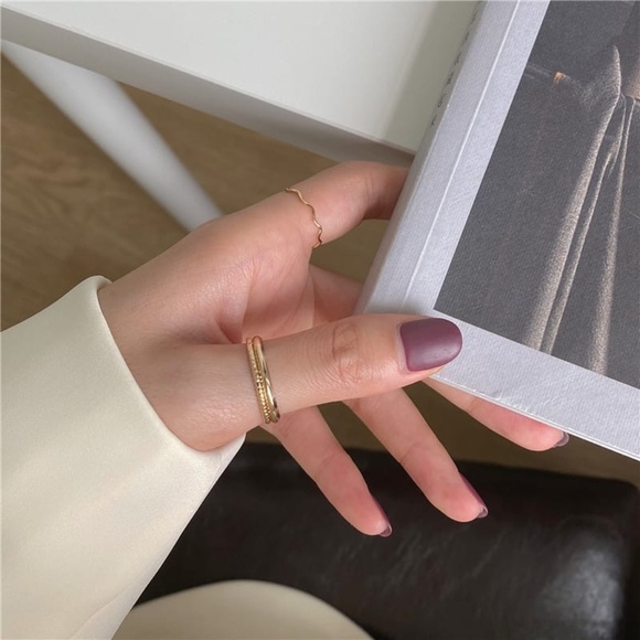 **KHADIJA* 5-Pc Gold Minimalist Fashion Ring Set - Picture 5 of 7